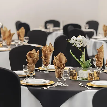 Holiday Inn Oakville Centre By Ihg-2